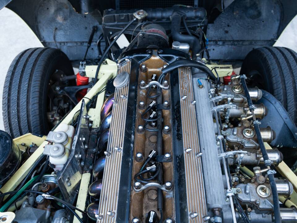 Image 69/78 de Jaguar E-Type (1969)