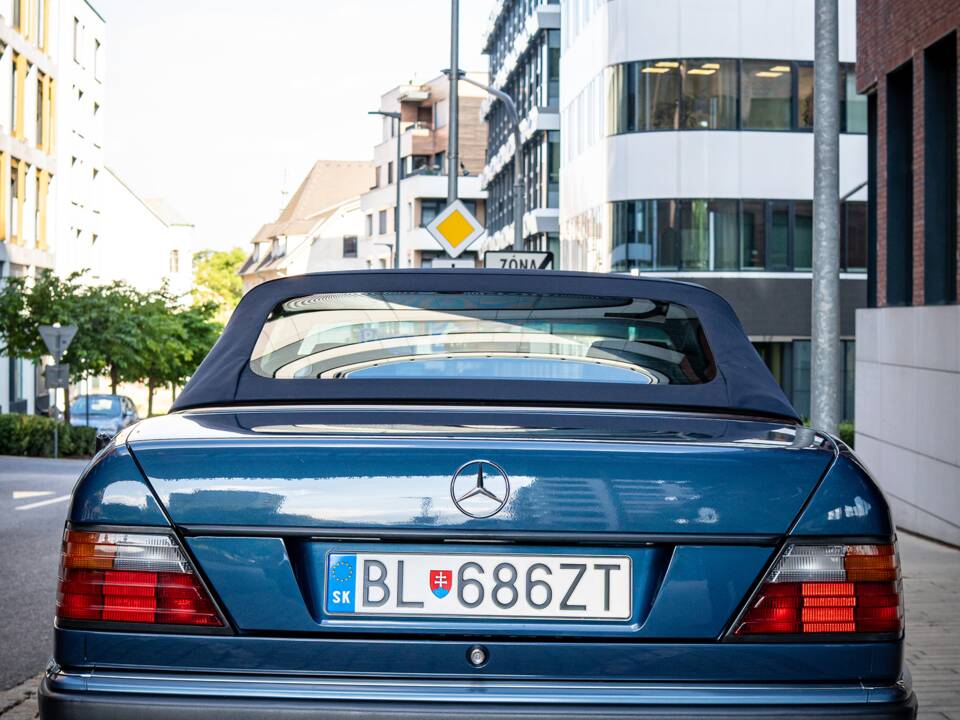 Obraz 31/50 pojazdu Mercedes-Benz 300 CE-24 (1992)
