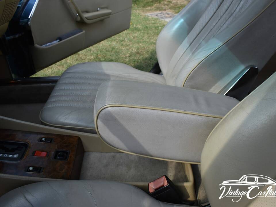 Image 56/75 de Mercedes-Benz 560 SL (1986)
