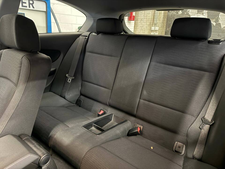 Image 11/18 of BMW 118i (2008)