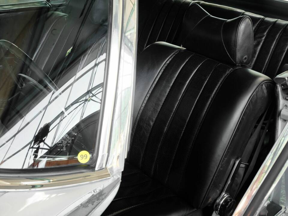 Image 20/49 de Mercedes-Benz 280 SE (1970)
