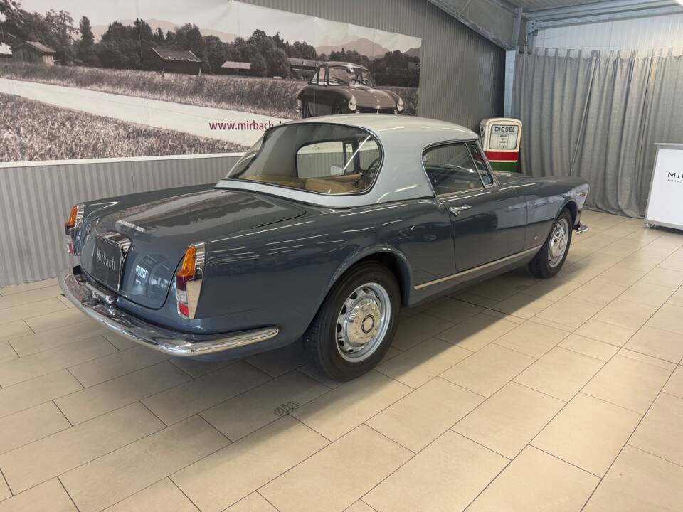 Image 6/16 of Alfa Romeo 2600 Spider (1963)