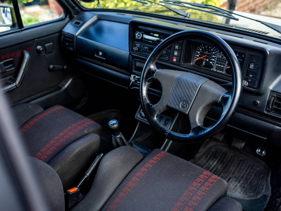 Afbeelding 33/46 van Volkswagen Golf I GTI 1.6 (1993)