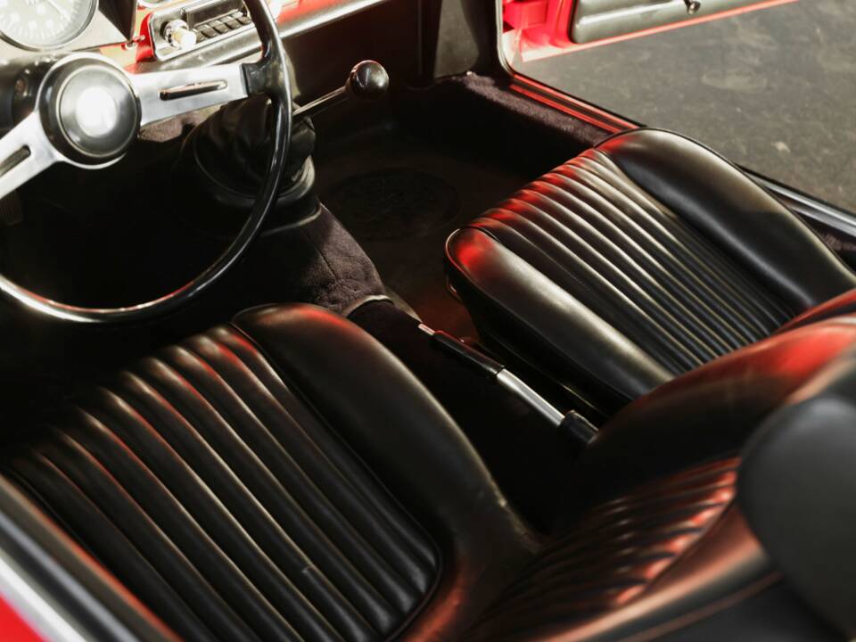Immagine 29/47 di Alfa Romeo 1300 Spider Junior (1969)