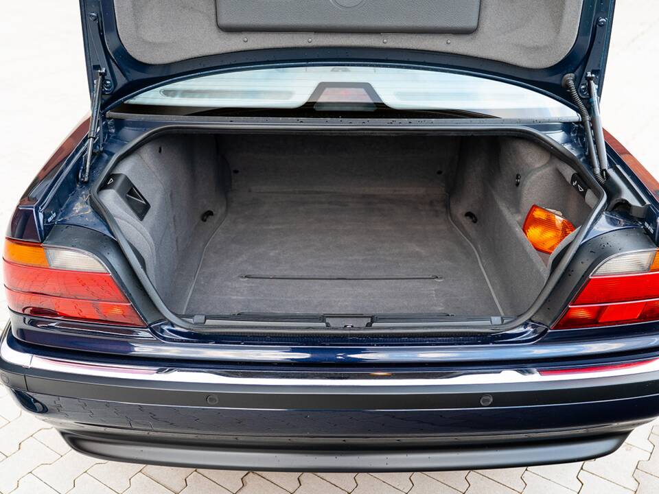 Image 47/55 of BMW 740i (1997)