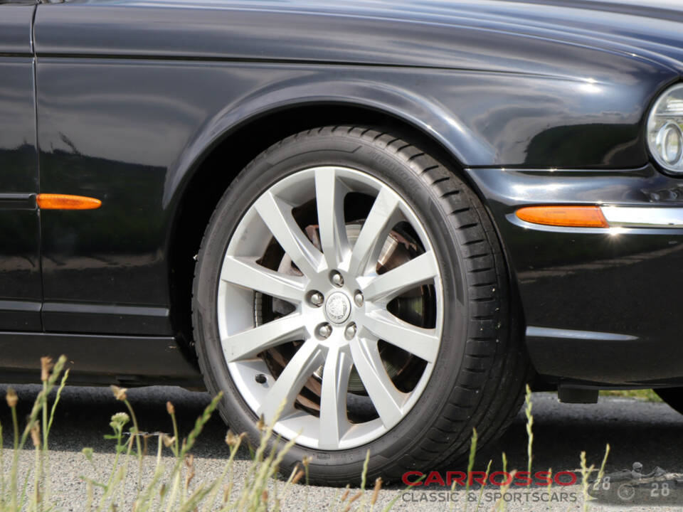 Immagine 23/44 di Jaguar XJ 8 4.2 (2004)