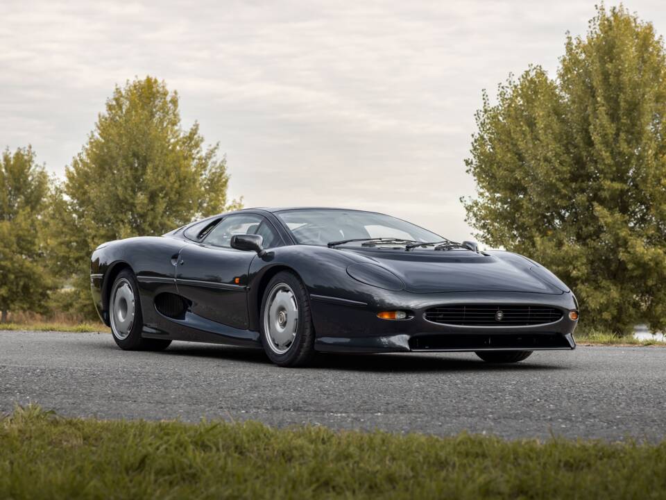 Image 44/60 of Jaguar XJ 220 (1992)