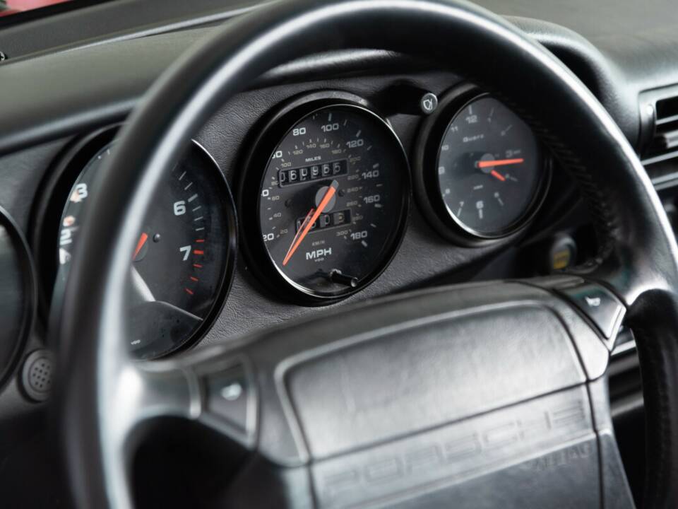 Afbeelding 39/48 van Porsche 911 Carrera 2 (1990)