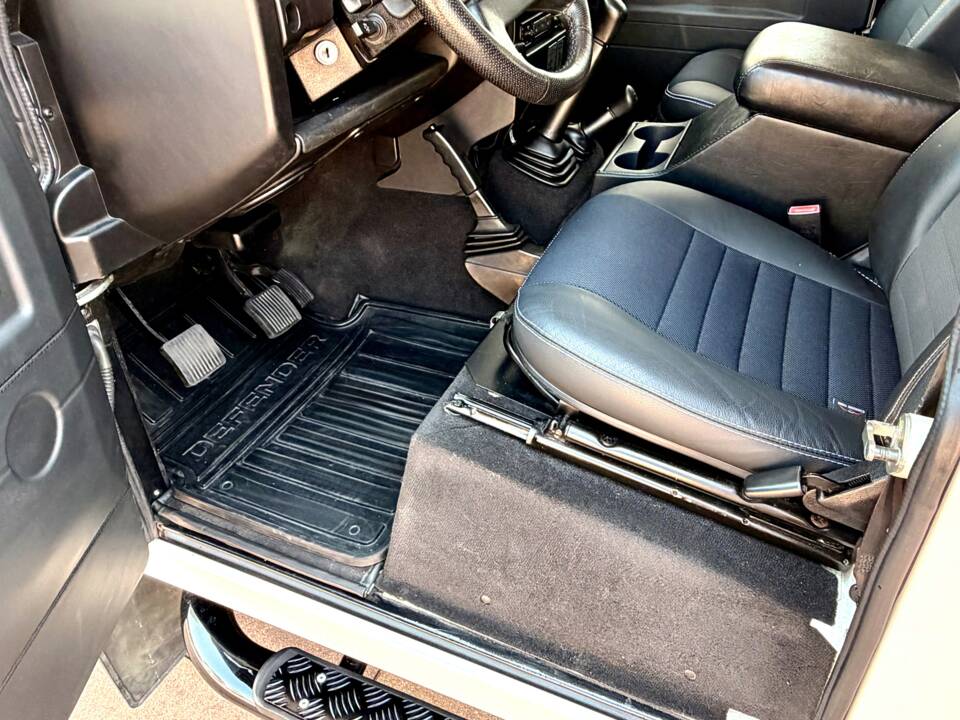 Obraz 16/18 pojazdu Land Rover Defender 90 TD4 (2007)