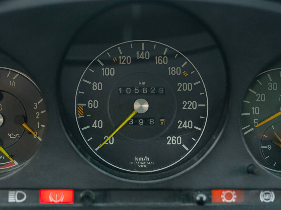 Image 48/50 of Mercedes-Benz 500 SLC (1984)