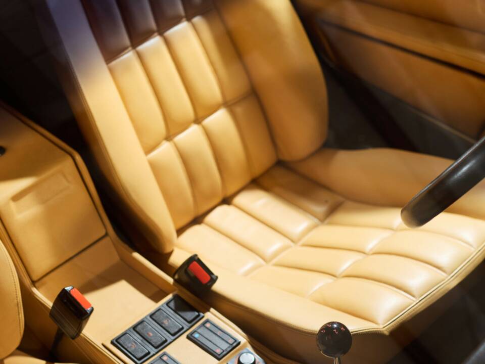 Image 53/79 of Ferrari 328 GTB (1985)