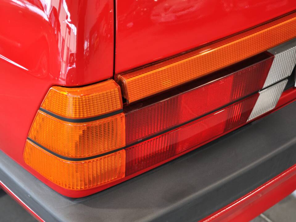 Bild 12/30 von Alfa Romeo 75 2.0 Twin Spark (1988)