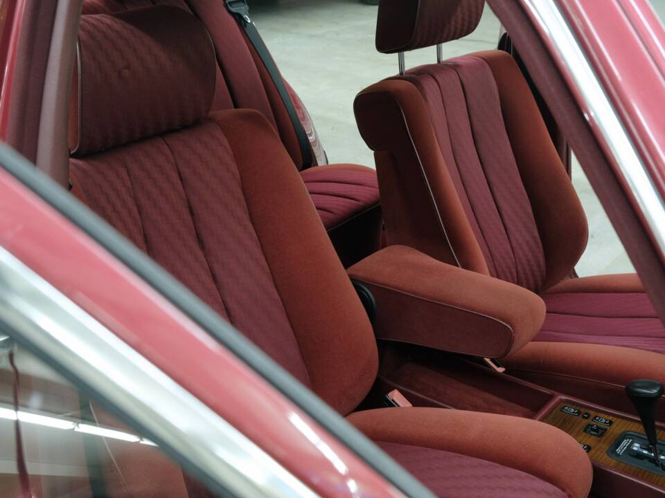 Bild 33/50 von Mercedes-Benz 260 SE (1990)