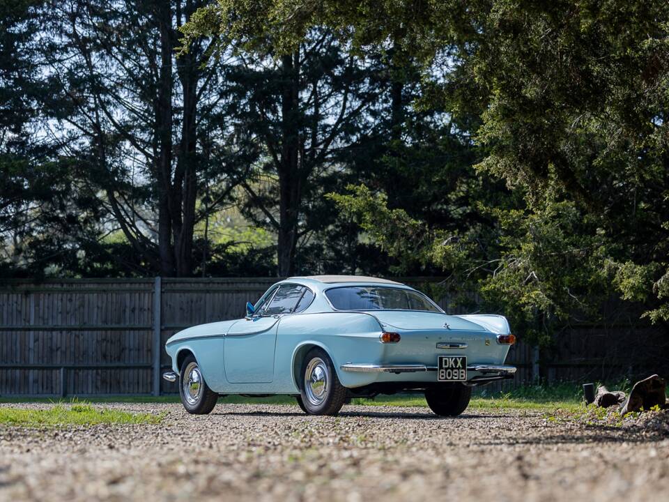 Image 16/50 of Volvo 1800 S (1964)