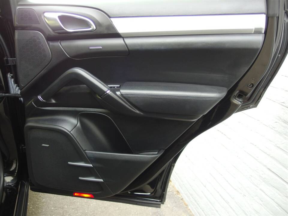 Imagen 55/97 de Porsche Cayenne Turbo (2011)