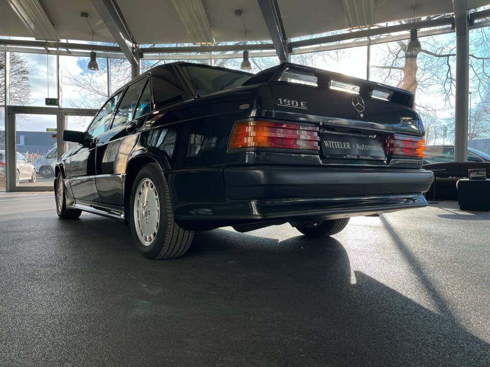 Bild 11/22 von Mercedes-Benz 190 E 2.5-16 (1990)