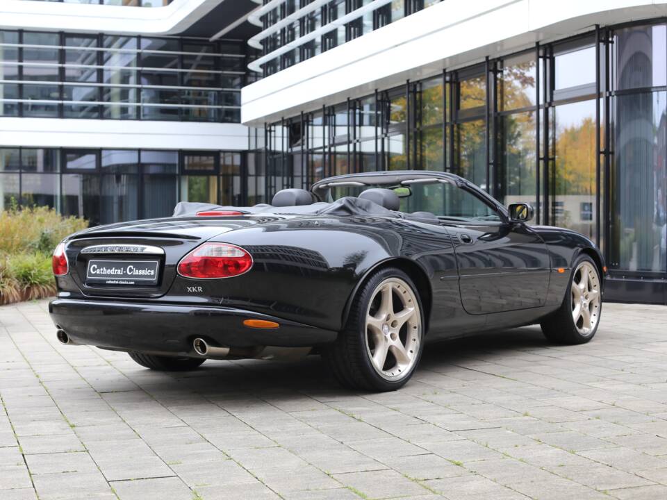 Immagine 3/45 di Jaguar XKR (2001)