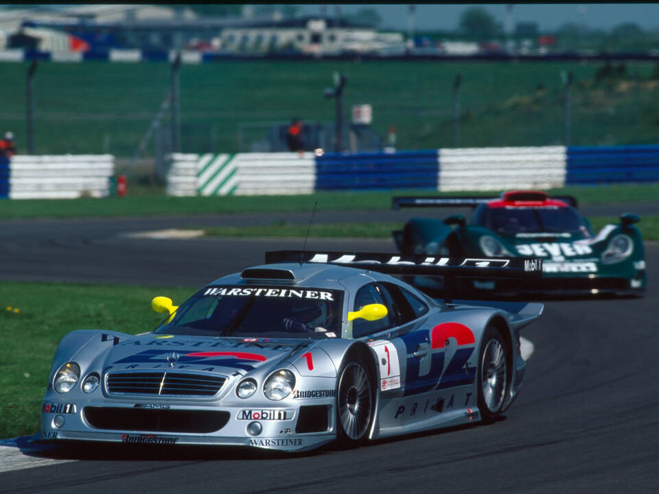 Image 14/16 of Mercedes-Benz CLK GTR (1998)