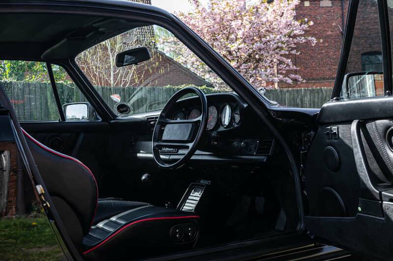 Immagine 25/41 di Porsche 911 Carrera 3.2 (1988)