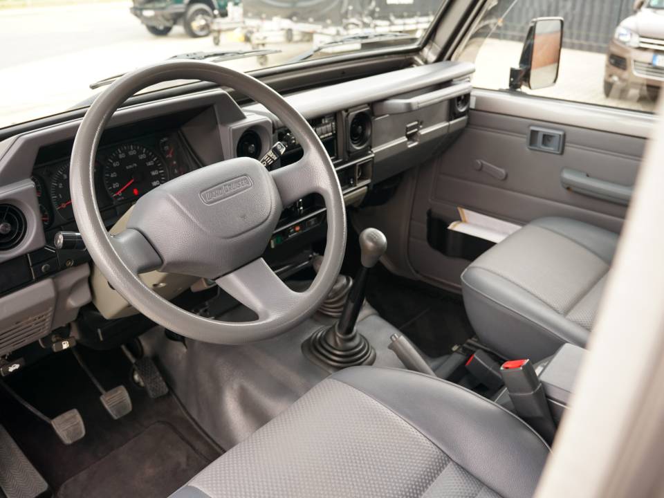 Image 25/50 of Toyota Land Cruiser HZJ 74 (2001)