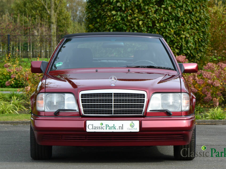 Image 23/50 de Mercedes-Benz E 200 (1995)