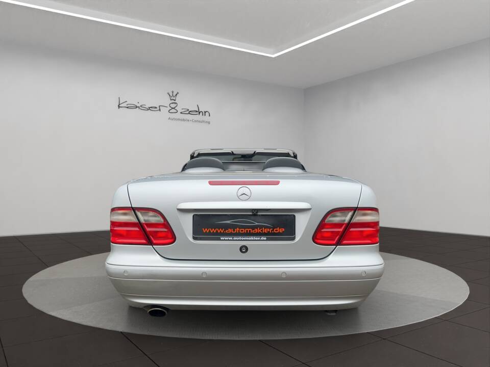 Image 7/23 of Mercedes-Benz CLK 200 Kompressor (2001)