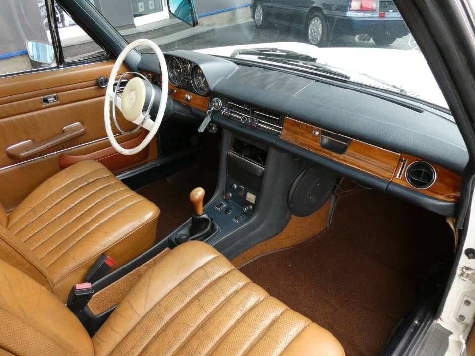 Image 11/20 of Mercedes-Benz 220 D (1972)