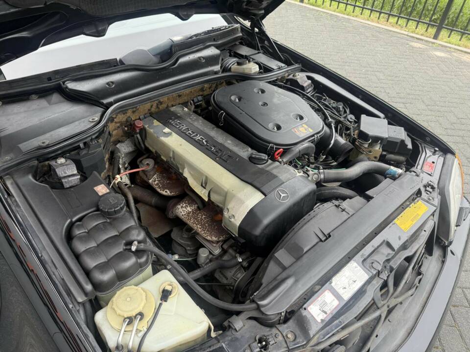 Image 31/44 of Mercedes-Benz 300 SL (1991)