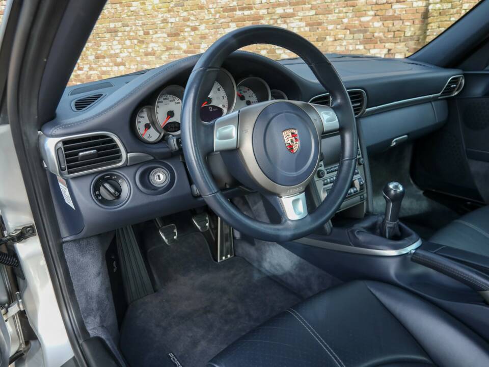 Image 23/50 of Porsche 911 Carrera S (2004)