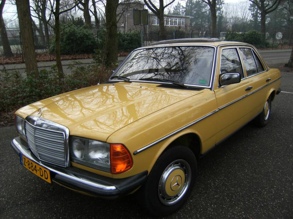 Imagen 4/8 de Mercedes-Benz 240 D (1982)