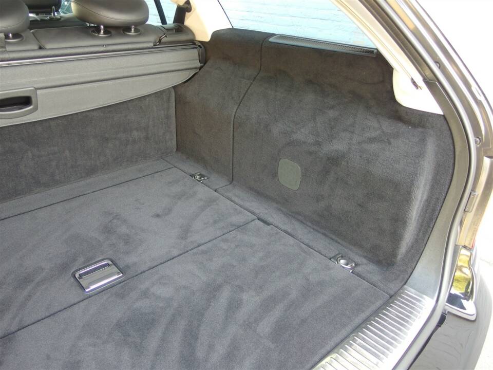 Image 65/98 of Mercedes-Benz E 63 AMG T (2008)