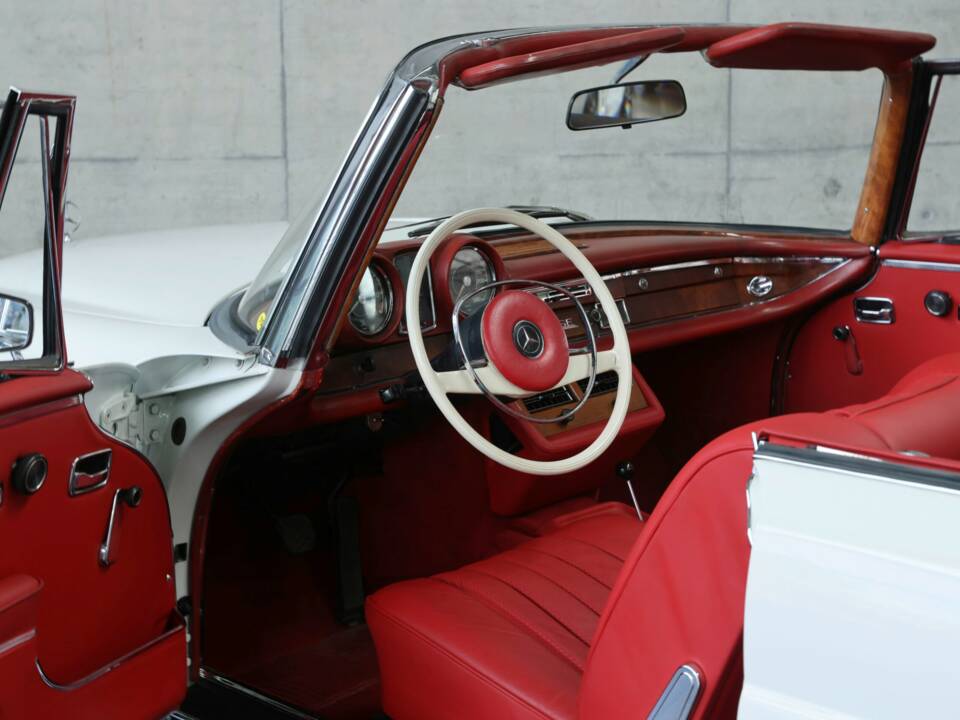 Image 21/50 of Mercedes-Benz 280 SE 3,5 (1969)