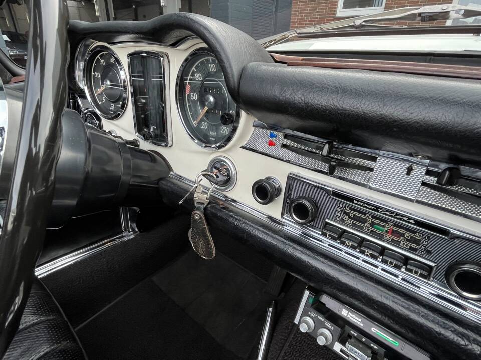 Image 49/100 of Mercedes-Benz 280 SL (1970)