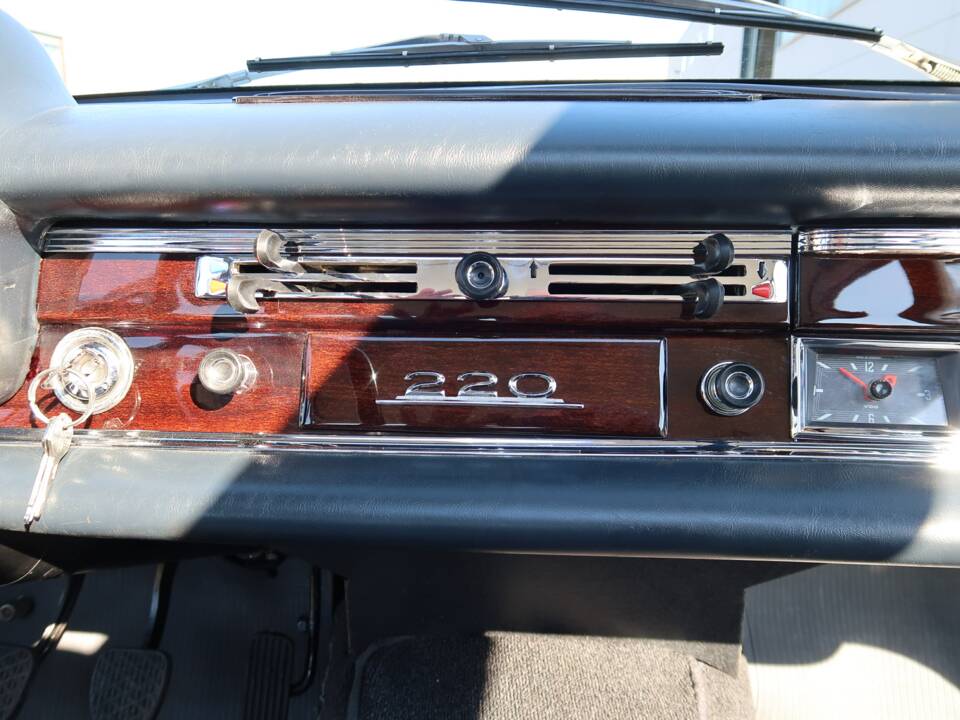 Image 27/50 of Mercedes-Benz 220 b (1965)