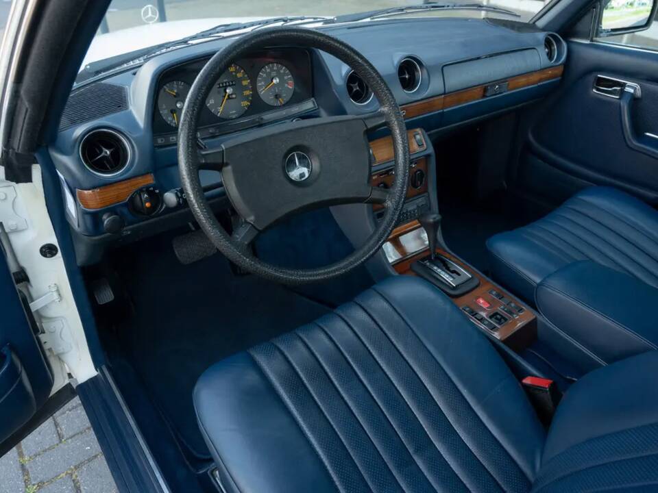 Image 14/62 of Mercedes-Benz 280 CE (1982)