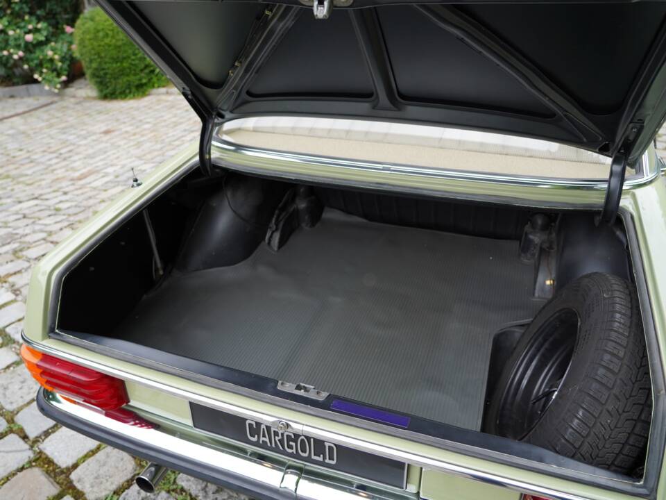 Bild 11/13 von Mercedes-Benz 230/4 (1976)