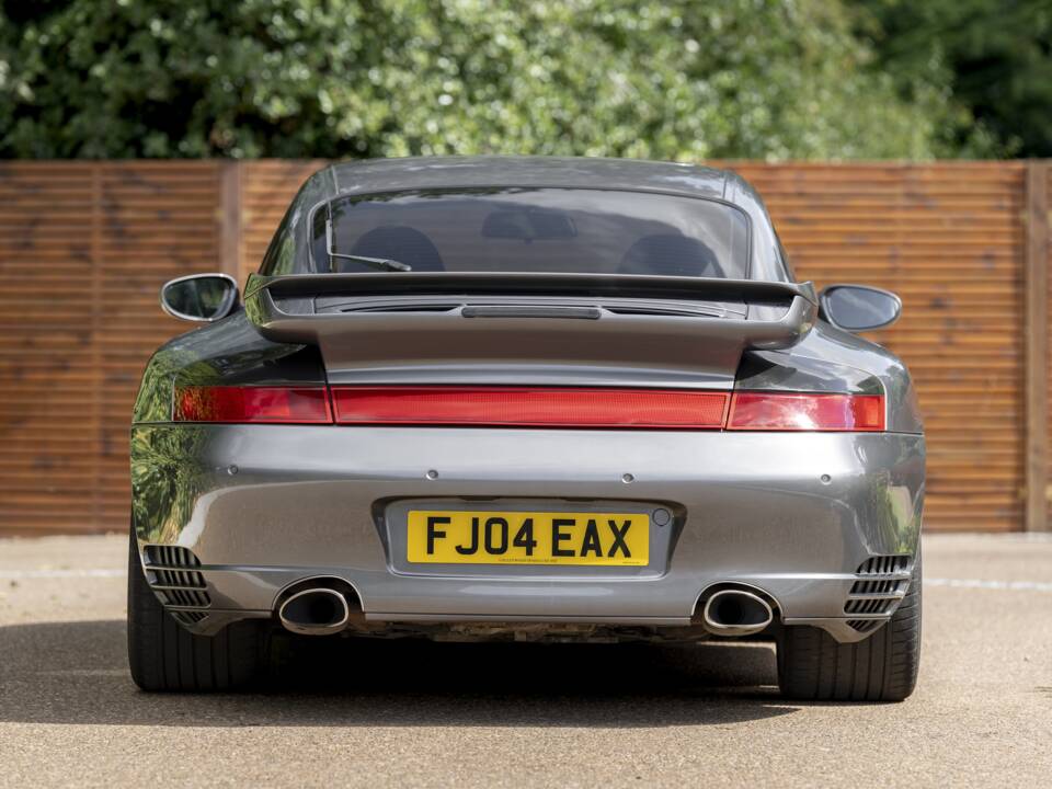 Image 18/23 of Porsche 911 Carrera 4S (2004)