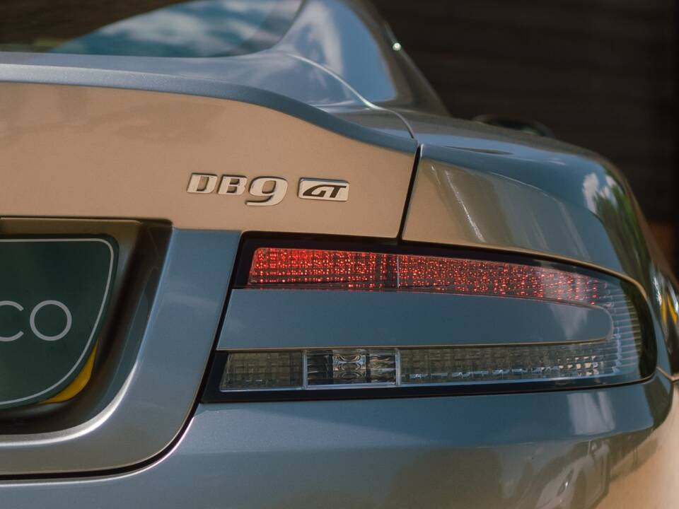 Image 41/96 of Aston Martin DB 9 GT "Bond Edition" (2015)