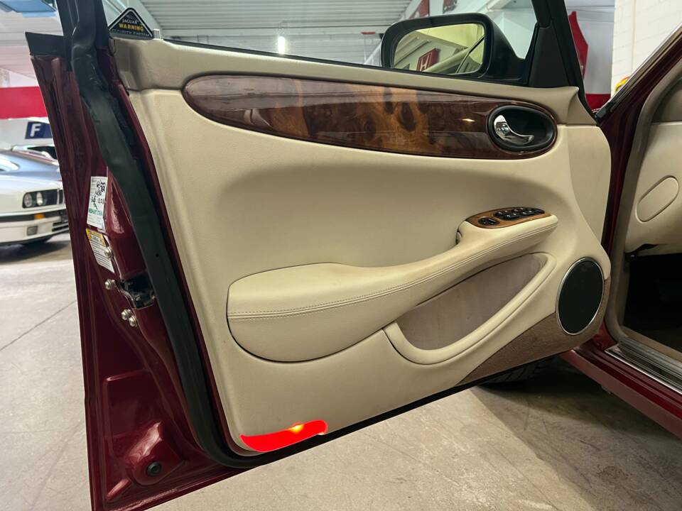 Bild 6/16 von Jaguar XJ 8 4.0 Executive (2000)