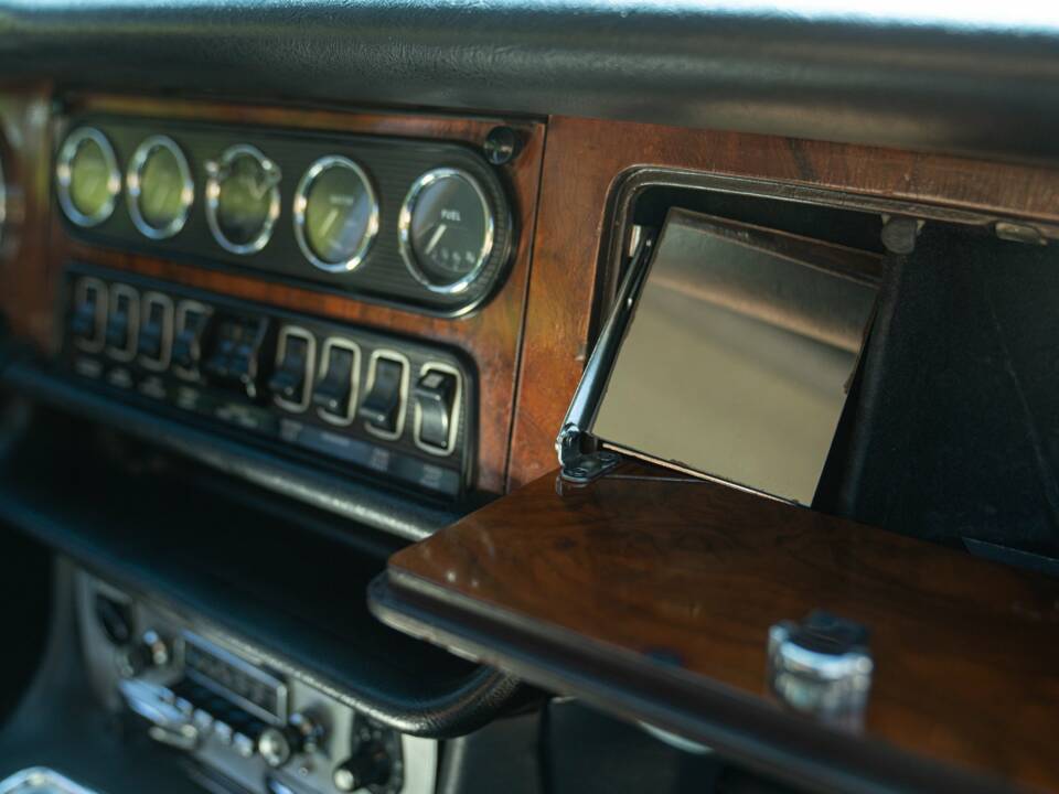 Image 47/50 of Jaguar XJ 6 4.2 (1970)