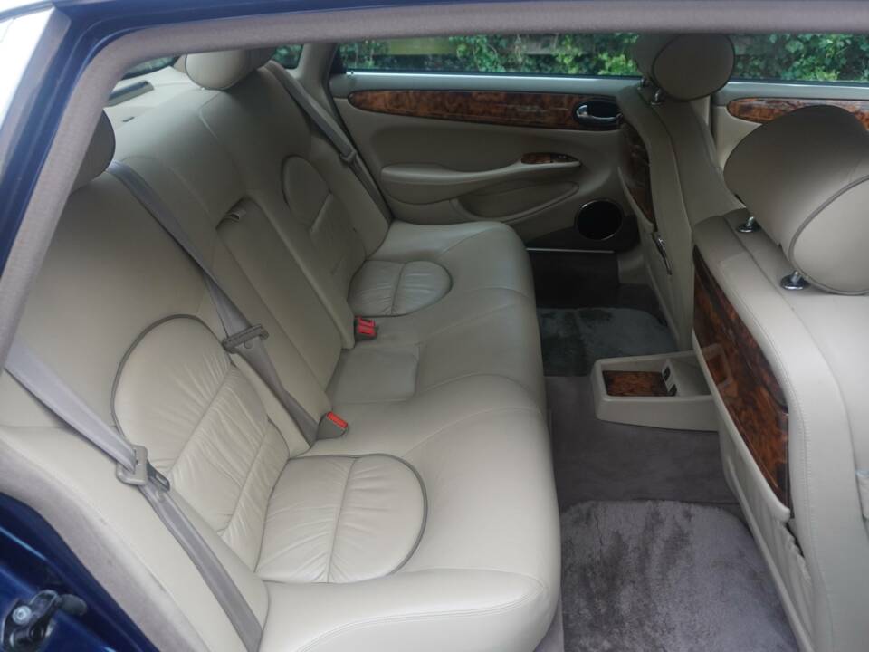 Bild 14/17 von Daimler Eight LWB (2000)