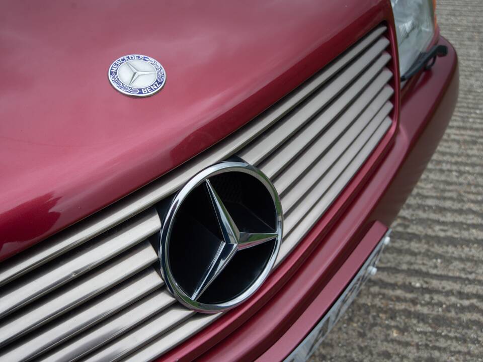 Image 24/28 of Mercedes-Benz 500 SL (1992)