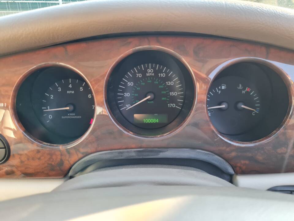 Imagen 8/21 de Jaguar XJR 4.0 (2000)