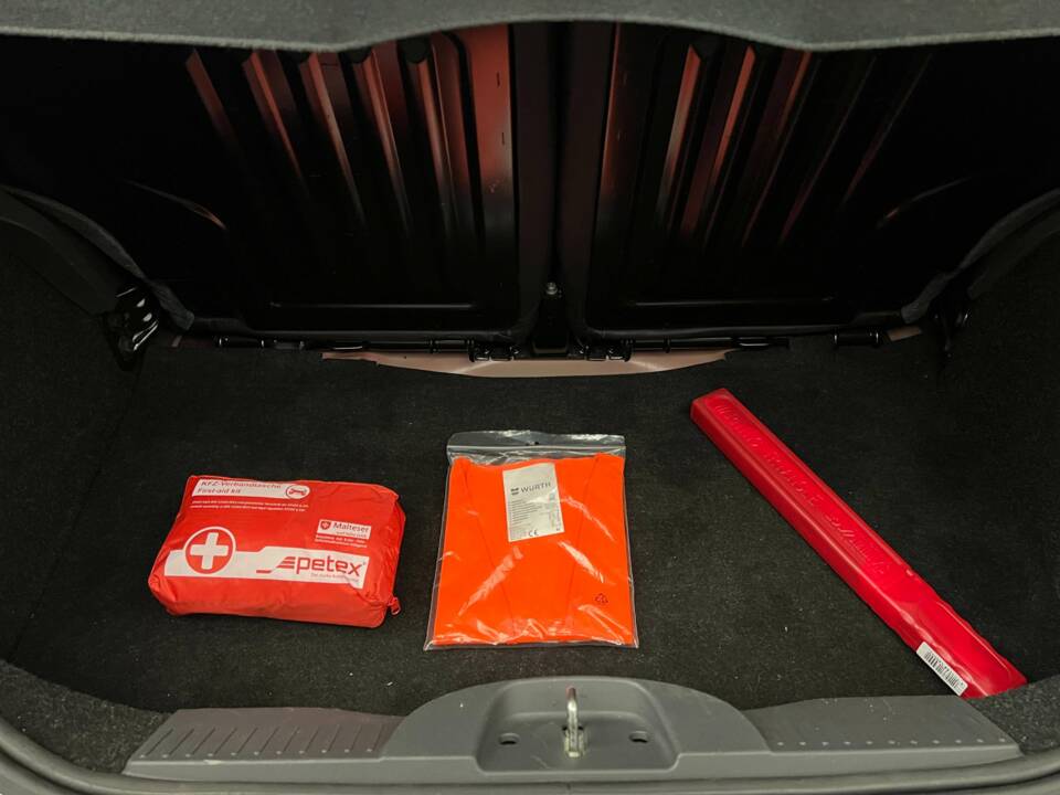 Image 15/18 of FIAT 500 for &quot;Ferrari dealers&quot; (2008)