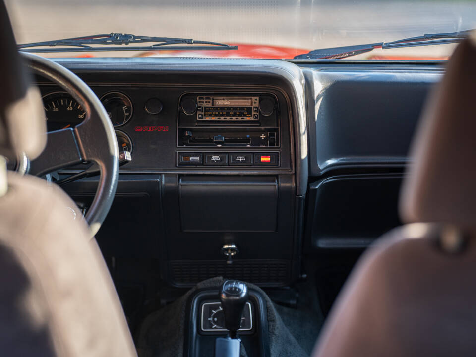 Image 38/79 de Ford Capri 2,8i (1982)