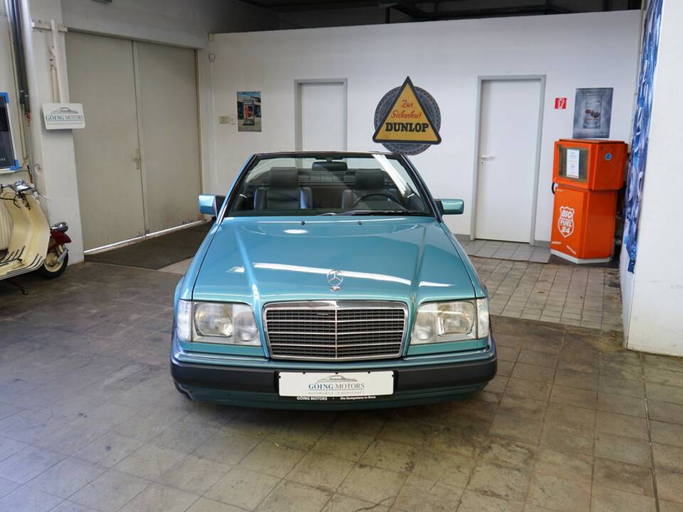 Afbeelding 26/50 van Mercedes-Benz 300 CE-24 (1993)