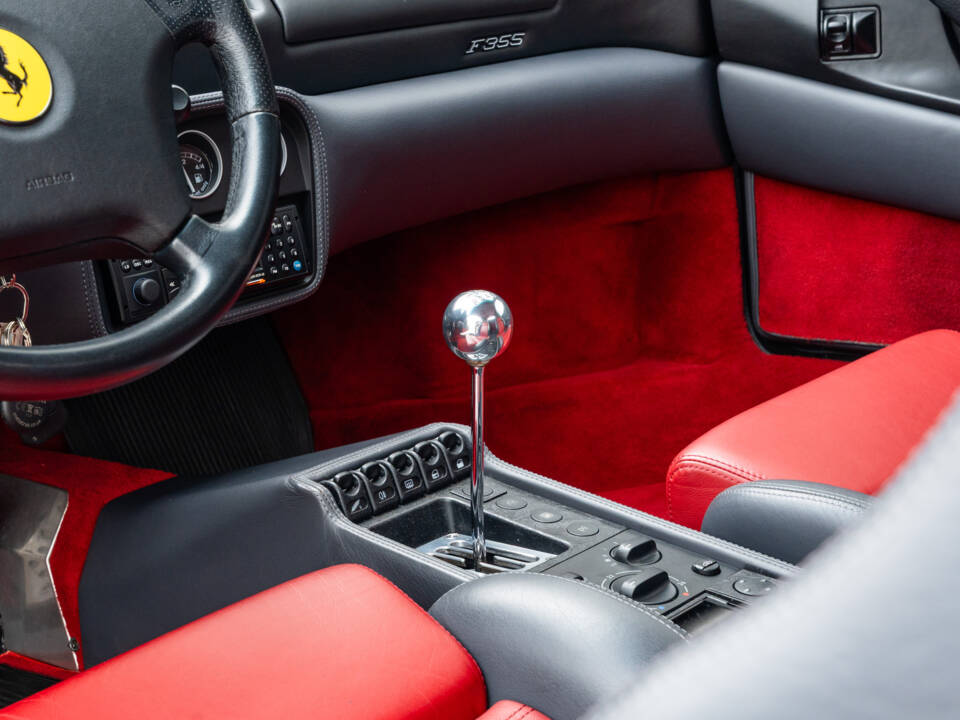 Imagen 41/89 de Ferrari F 355 Berlinetta (1996)