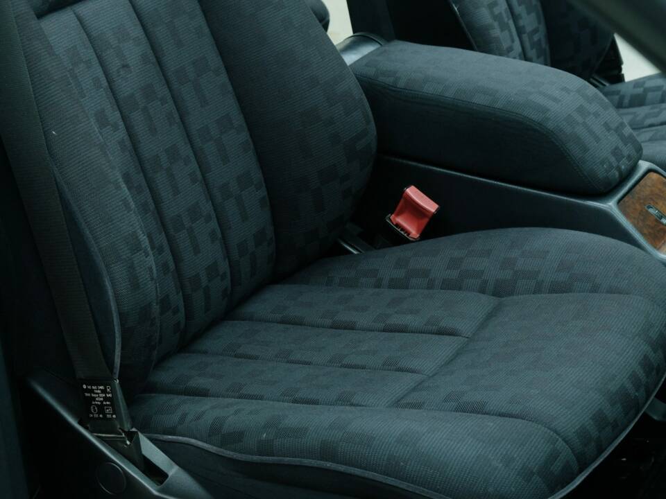 Bild 41/50 von Mercedes-Benz 400 SE (1991)