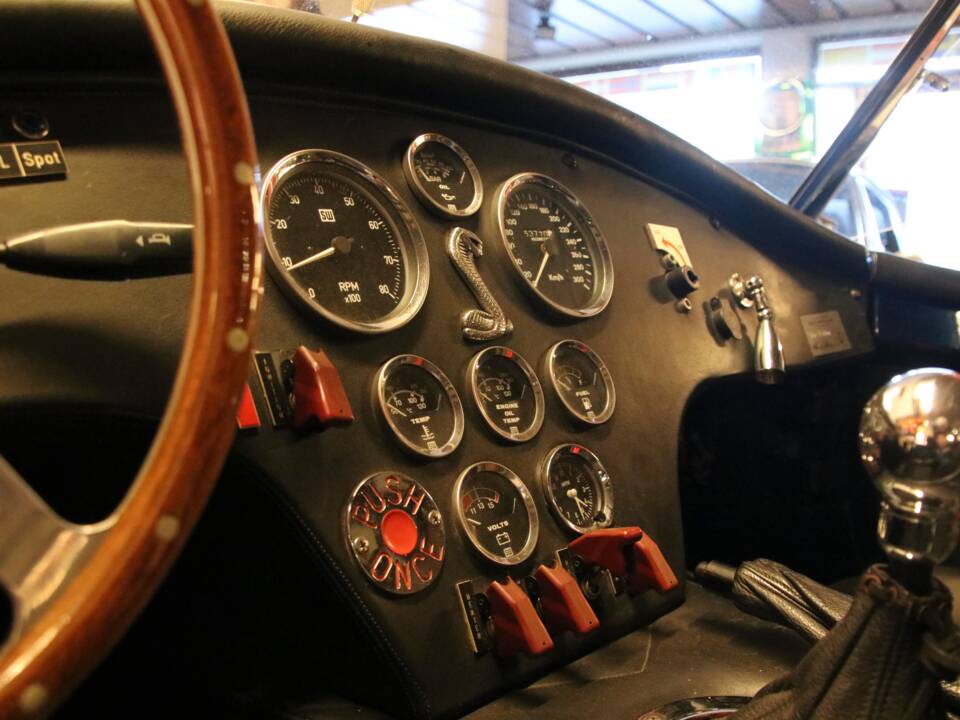 Image 55/57 of AC Cobra 427 (1965)