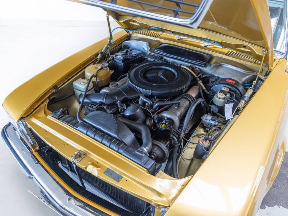 Image 32/32 of Mercedes-Benz 350 SLC (1971)